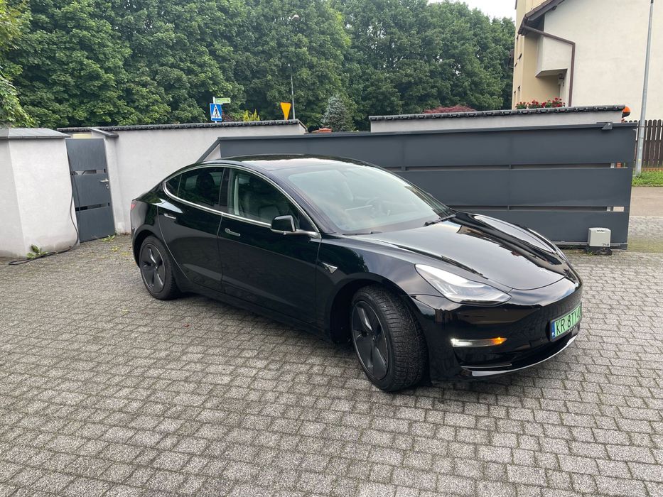 Samochód TESLA 3