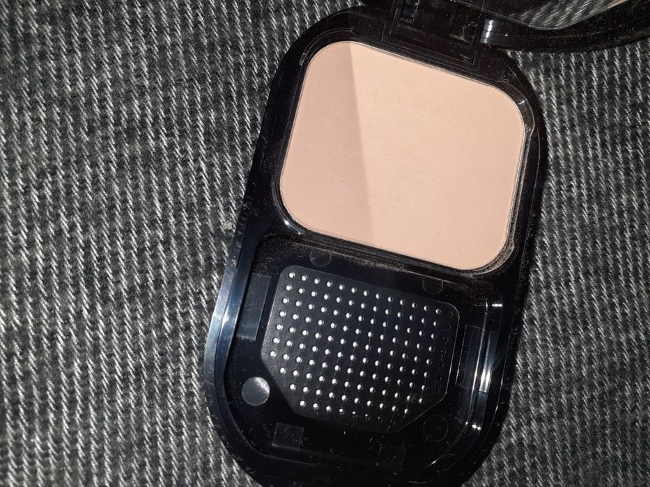 Компактна пудра Max Factor Compact Foundation