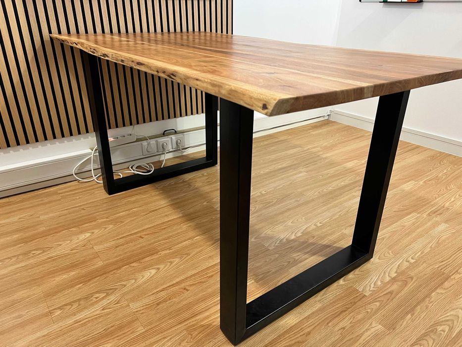 Mesa de Jantar ou Reuniões, em madeira