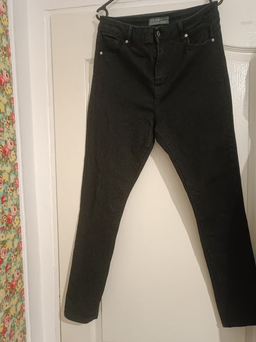 Джинси жіночі чорні 48 р