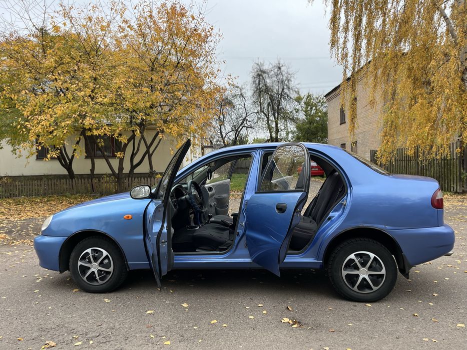 Продам автомобіль повністю обслужений, вкладень не потребує.