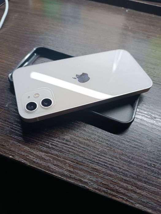 Продам IPHONE 12