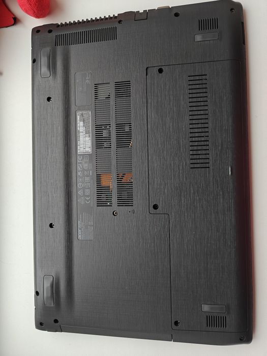 Ноутбук Acer i3 6006u 4gb ОЗУ,hdd 1tb,940mx 2gb