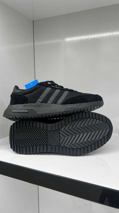 Кросівки Adidas Retropy E5 чорні (42 розмір)