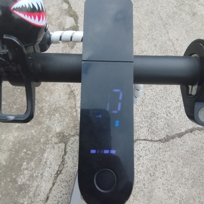 Продаю електро самокат ксяомі