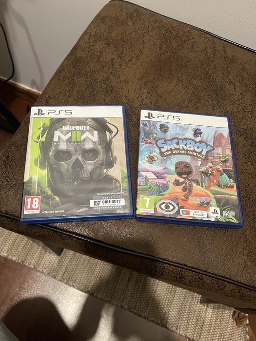 Vendo ps5 de disco com 2 comandos base de carregamento  e 2 jogos