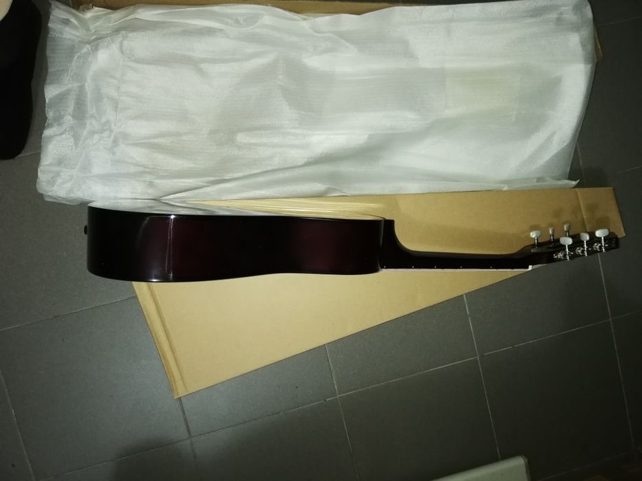 Guitarra clássica castanha 1/4 e kit para crianças