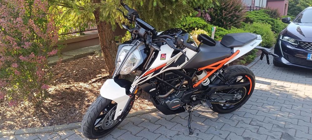 KTM Duke 125 KTM DUKE 125 z niemiec stan bardzo dobry tylko 11tys km