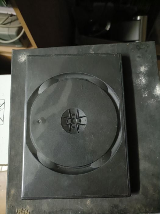 Tenho 75 Cx para dvd ou cd