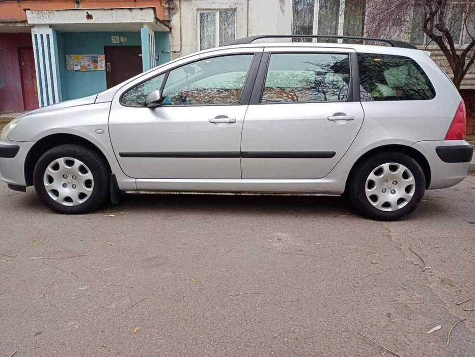 Автомобіль Peugeot