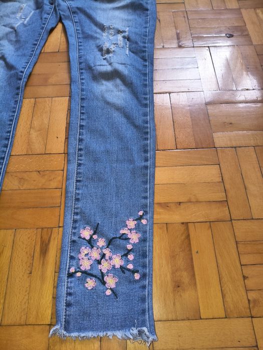 Spodnie jeansowe S kwiaty