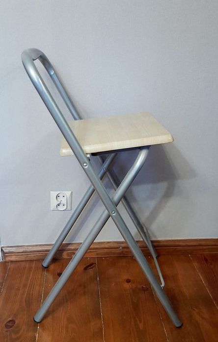 Składane krzesła hoker