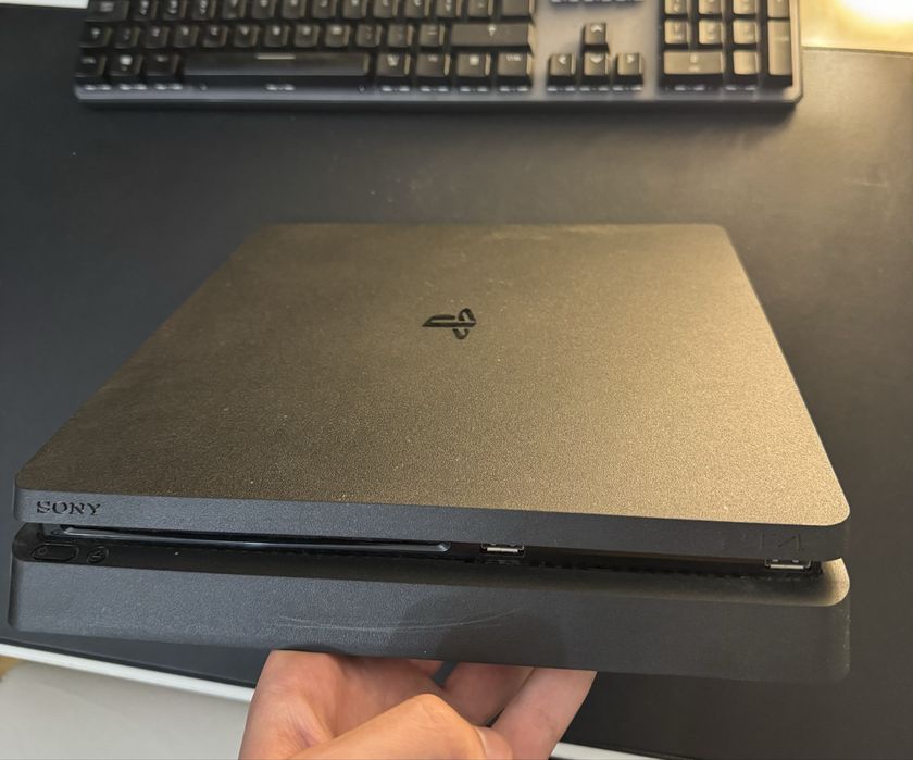 PlayStation 4 - 1Tb Preta