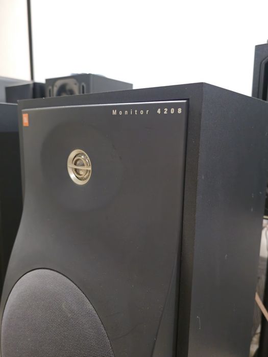 JBL 4208 студійні монітори пасивні ВЧ 1" титан, НЧ 8", Акустика
