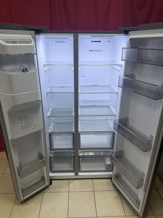 Холодильник Samsung Side-by-Side 640 литров