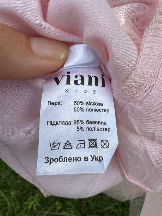 Дуже красива сукня. В чудовому стані. На зріст від 128 до 140 см