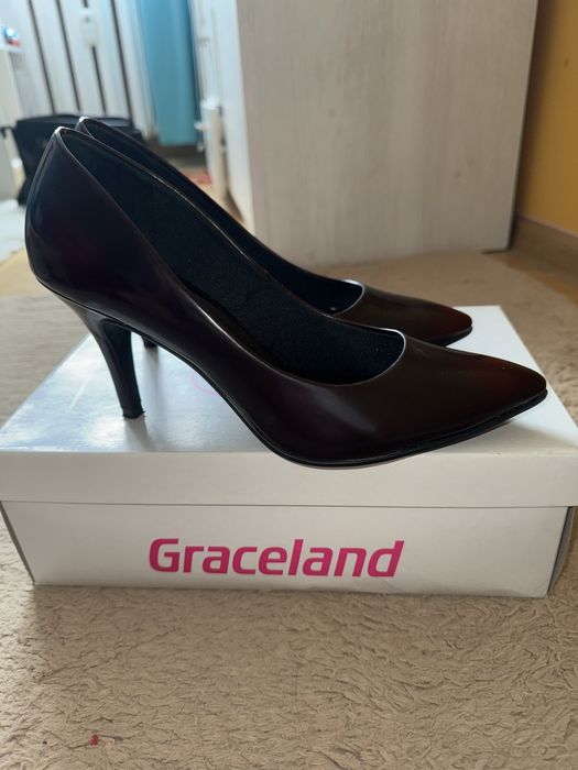 Szpilki wiśniowe Graceland