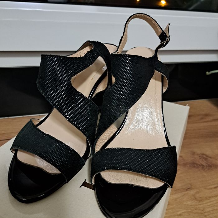 Sandały błyszczące