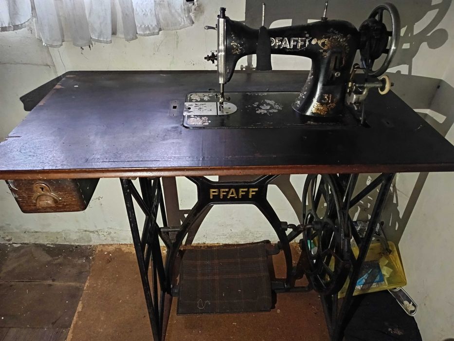 Máquina de costura antiga -  Pfaff 31