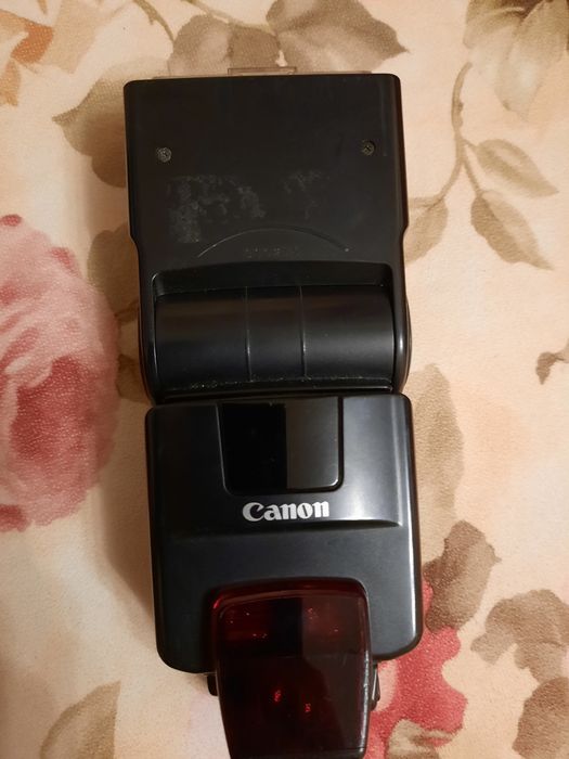 Cпалах Canon Speedlite 550EX