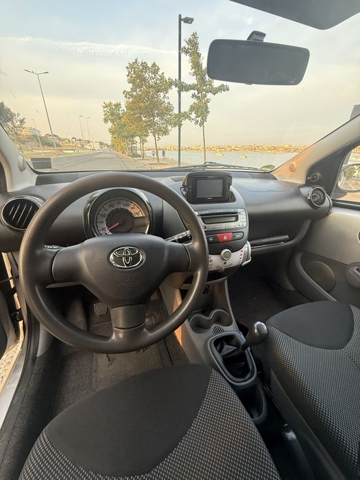Toyota Aygo impecável