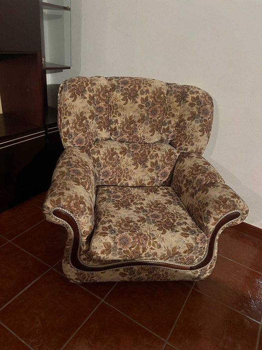 Sofá e duas poltronas