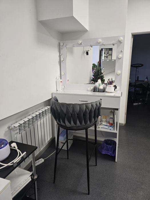 Здам місце для бровиста, візажиста