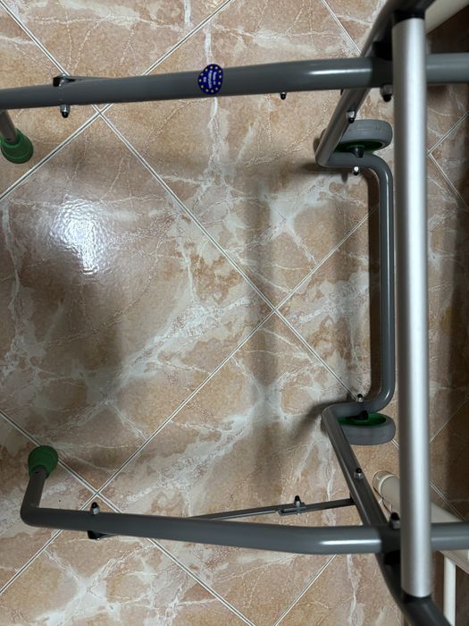 Andarilho novo para idoso