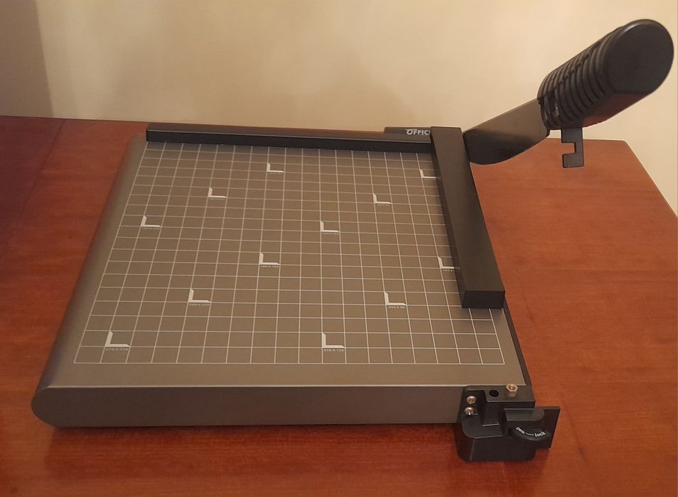 Guilhotina para papel