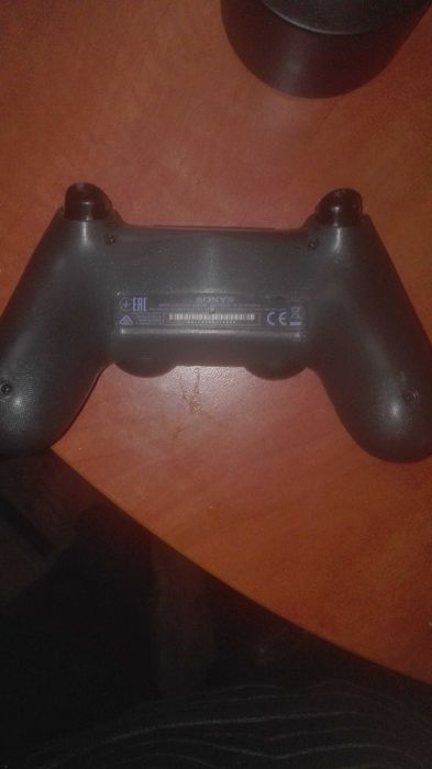 Pady PS4 oryginalny plus 2 bdb zamienniki 60zl