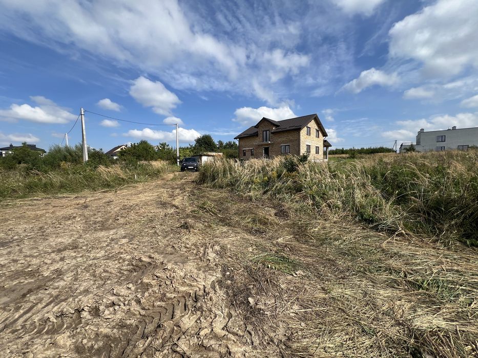 Земельна ділянка під житлову забудову 10 сотих в передмісті Львова