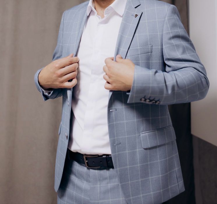 Чоловічий класичний костюм Voronin