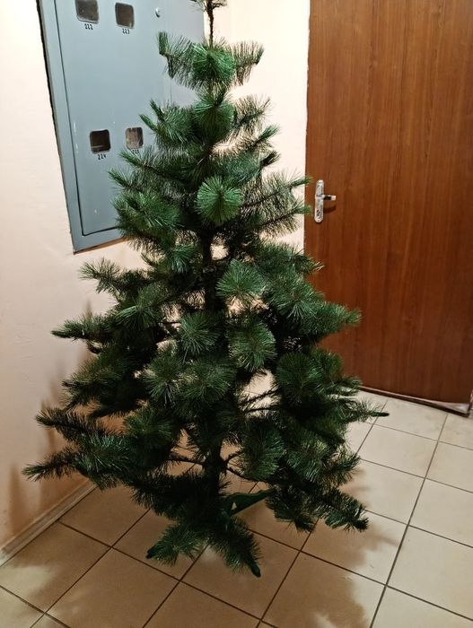 Ёлка искусственная 1.8 м.