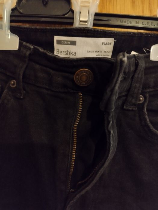 Calças de ganga pretas, tamanho 34, da Bershka