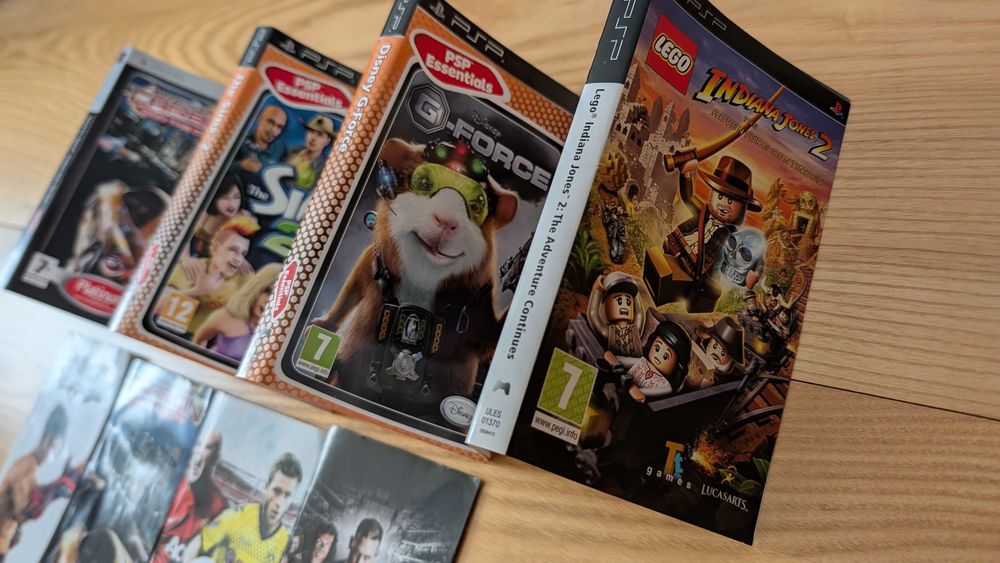 Zestaw - Okładki i instrukcje do gier na konsole Sony PSP