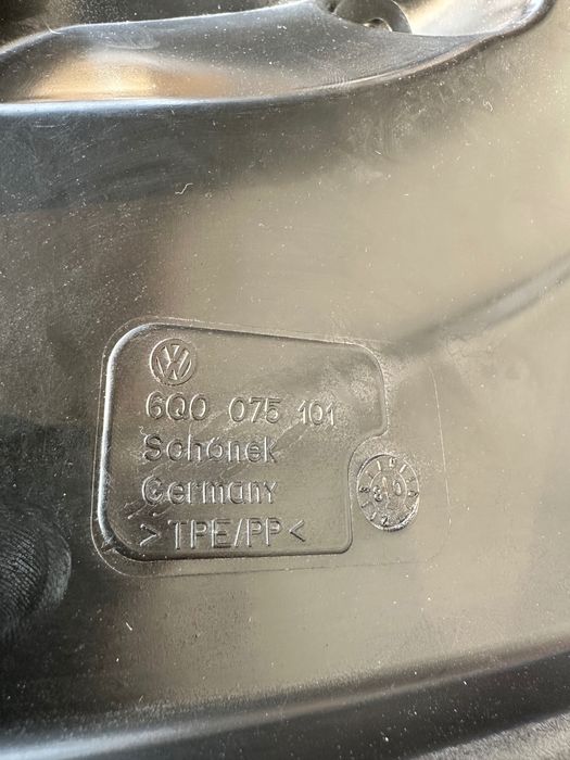 Бризговики оригінальні Задні VW Polo 02-08 6Q0075101 Поло