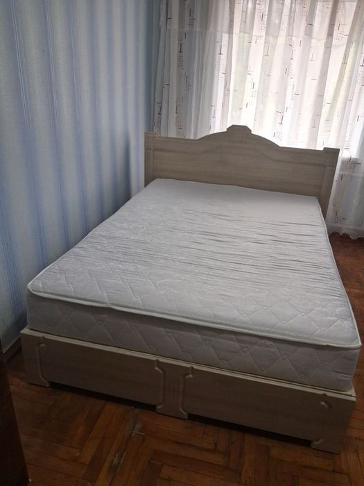 Продам двоспальне ліжко +матрас