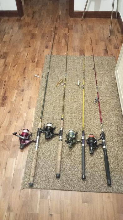 Canas e carretos de pesca