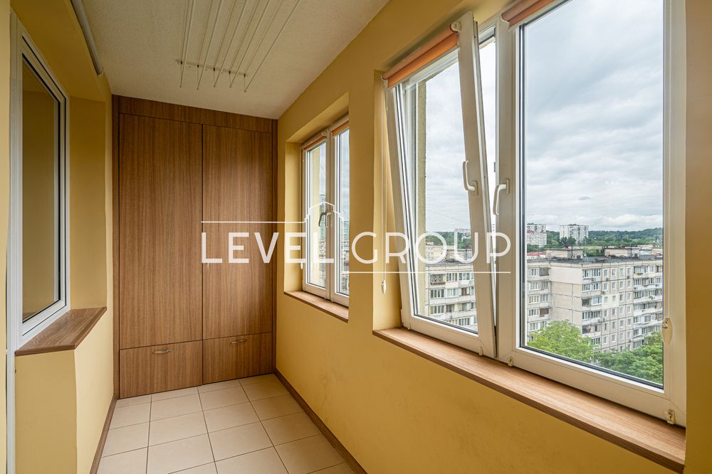 Продається видова квартира за адресою: вул. Макіївська, 10Б