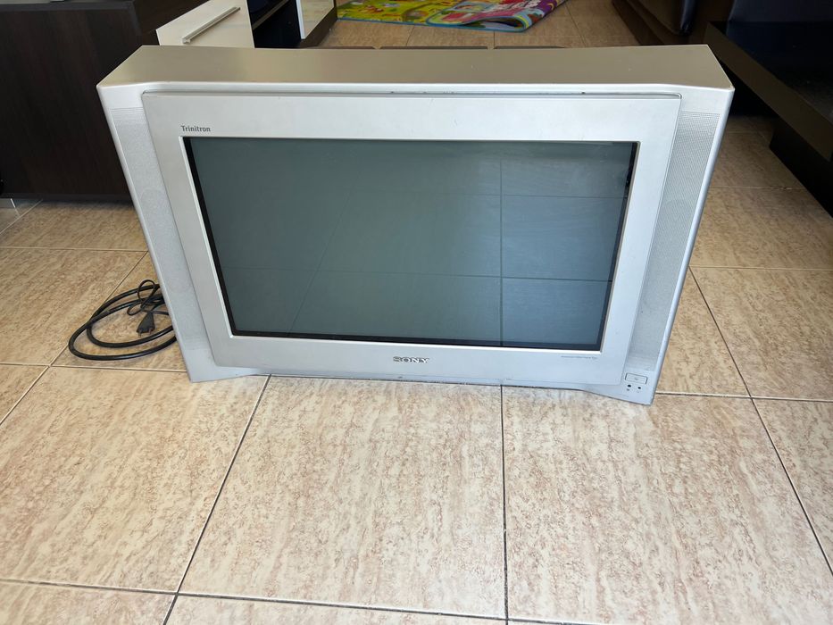 TV Sony Trinitron KV-28FX55E – Comando original incluído – 100€