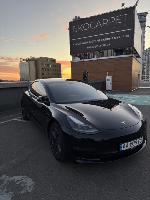 Tesla model 3 2021