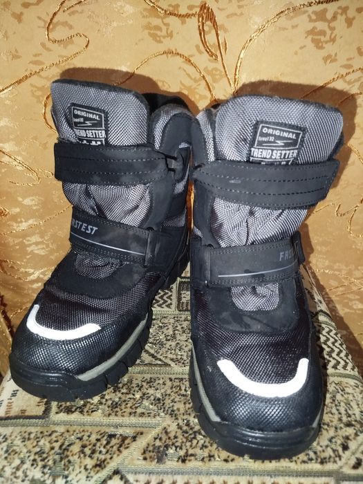 Взуття зимове. Підліткове. 39 розмір.