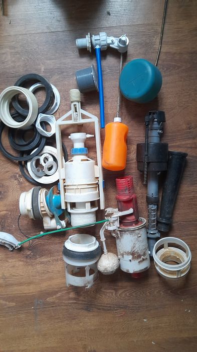 Запчастини до бачка туалетного