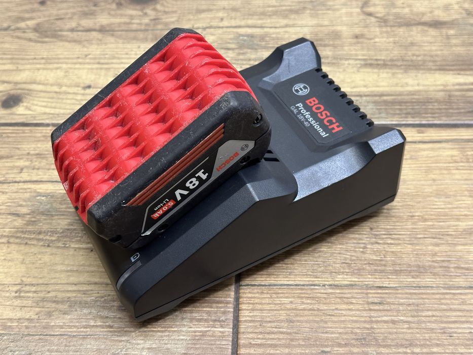 [Zestaw] Ładowarka BOSCH GAL 18V-40 + bateria akumulator 5Ah