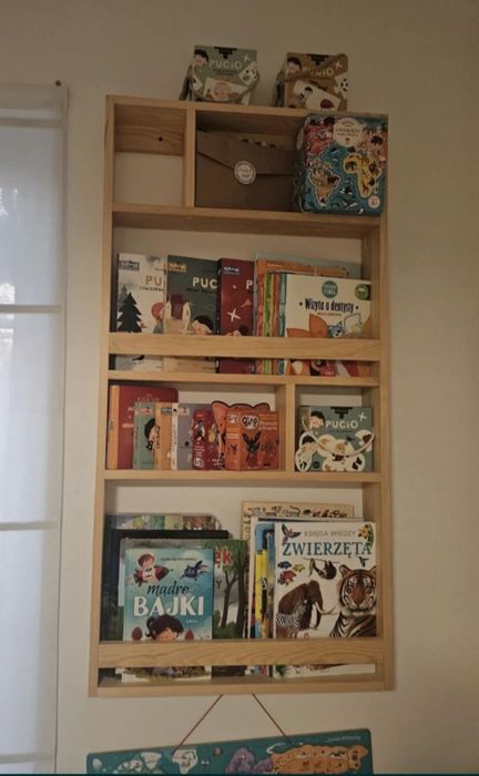 Biblioteczka dla dzieci duża
szerokość 60 cm,
w