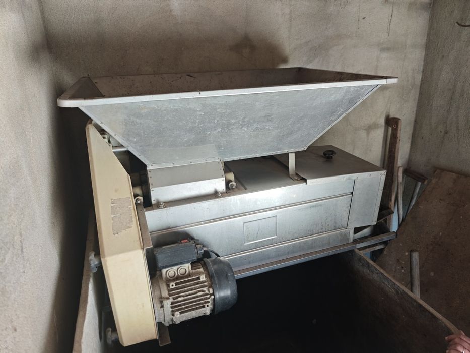 Triturador desengaçador de uvas