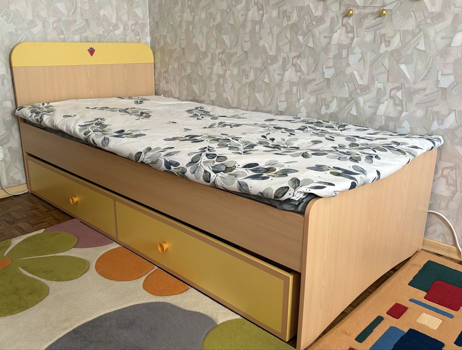 Кровать односпальная , состояние новое