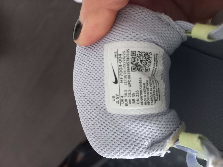 Ténis novos NIKE