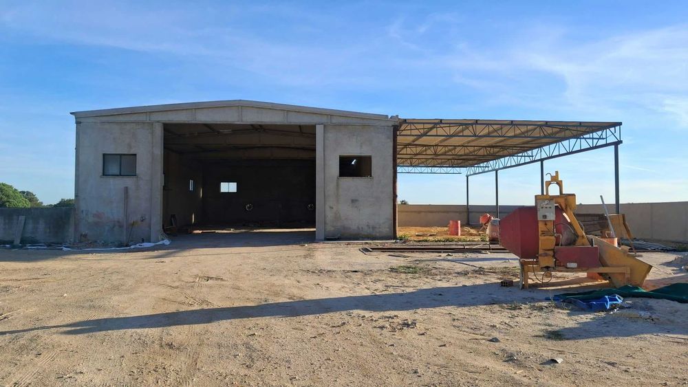 Arrenda se - Armazém 400 m2+ logradouro 400 m2, Faias, Pegões