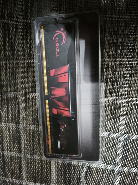 Оперативна пам'ять G.Skill Aegis F4-2400C17S-4GIS